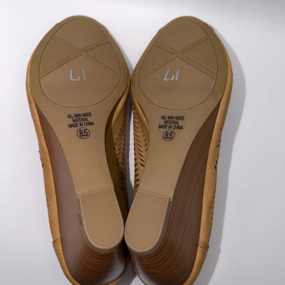 City Classified Womens 8.5 Tan Laser Cut Peep‎ Toe Wedge Heel Boho Comfort L1